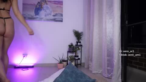 vero_cam online show from November 2025 01:37:01 AM