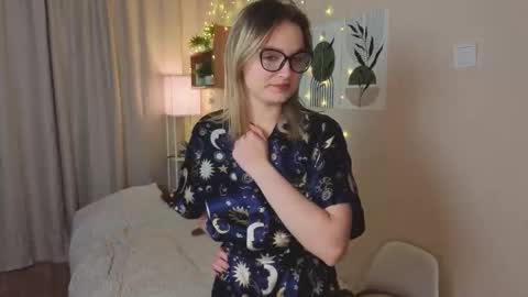 Snapshot of verocat chatting on October 2025 03:19:01 AM Veronica online show from October 2025 03:19:01 AM