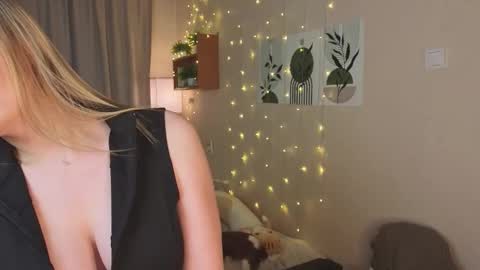 Snapshot of verocat chatting on November 2025 12:26:01 PM Veronica online show from November 2025 12:26:01 PM