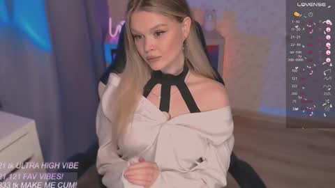 Snapshot of veronaaura chatting on September 2025 07:40:02 PM Tiffany online show from September 2025 07:40:02 PM