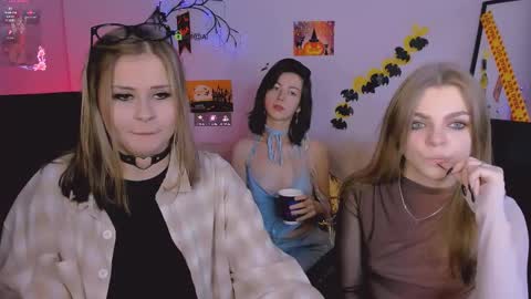 Ronni online show from October 2025 09:49:02 PM