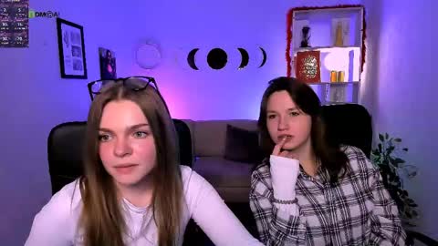 Snapshot of veronica_bubble chatting on April 2026 07:43:01 PM Ronni online show from April 2026 07:43:01 PM
