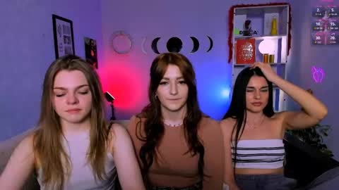 Snapshot of veronica_bubble chatting on April 2026 07:14:01 PM Ronni online show from April 2026 07:14:01 PM