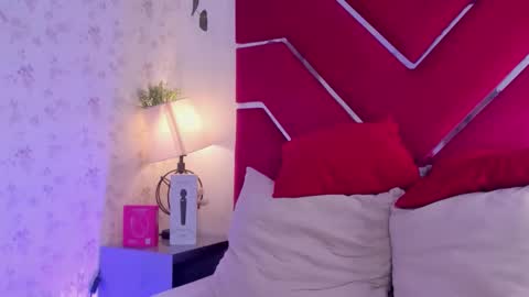 Veronica Olson online show from September 2025 10:00:01 PM