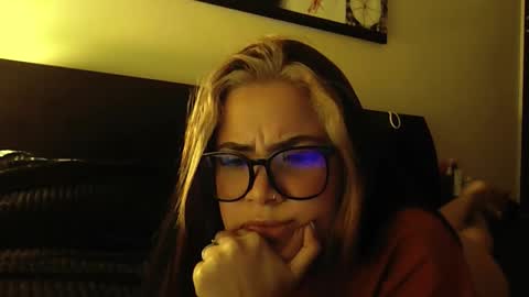Snapshot of veronicabrown_xxx chatting on March 2026 05:02:01 AM Vero online show from March 2026 05:02:01 AM