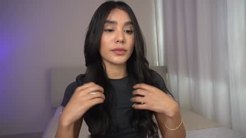 Snapshot of veroniqe_lounge chatting on September 2025 05:01:01 PM V A L help me reach 100likes online show from September 2025 05:01:01 PM