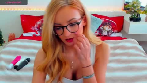 Snapshot of verrasweet4u chatting on February 2025 08:48:01 AM VerraSweet4u online show from February 2025 08:48:01 AM