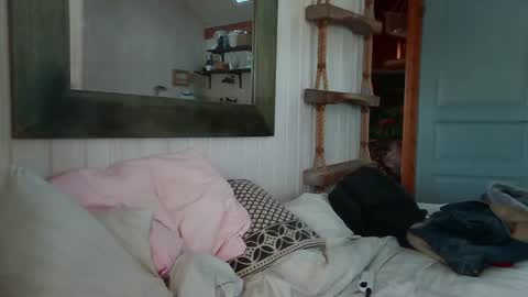 Snapshot of versatilexswede chatting on April 2026 06:19:01 AM John online show from April 2026 06:19:01 AM