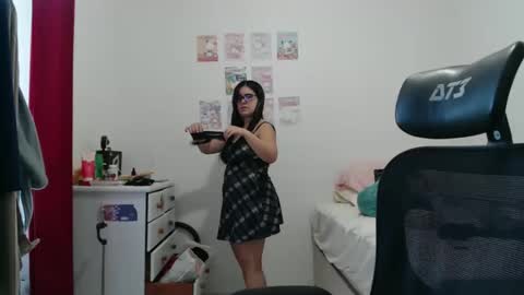 Snapshot of veruca99 chatting on May 2026 01:41:01 PM veruca99 online show from May 2026 01:41:01 PM