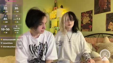 Snapshot of veryraretwins chatting on March 2025 08:23:02 PM veryraretwins online show from March 2025 08:23:02 PM