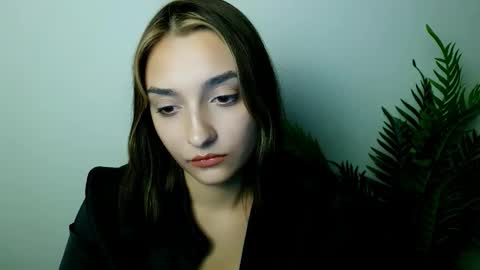 Snapshot of veryveryshygirl chatting on October 2025 06:18:02 PM Ana online show from October 2025 06:18:02 PM