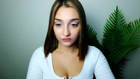 Snapshot of veryveryshygirl chatting on November 2025 07:45:01 PM Ana online show from November 2025 07:45:01 PM