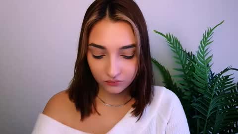 Snapshot of veryveryshygirl chatting on December 2025 10:19:01 AM Ana online show from December 2025 10:19:01 AM