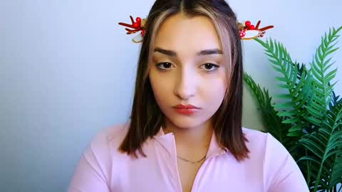 Snapshot of veryveryshygirl chatting on December 2025 10:21:02 AM Ana online show from December 2025 10:21:02 AM