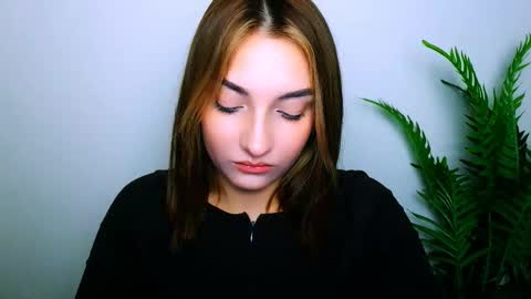 Snapshot of veryveryshygirl chatting on December 2025 03:19:01 PM Ana online show from December 2025 03:19:01 PM