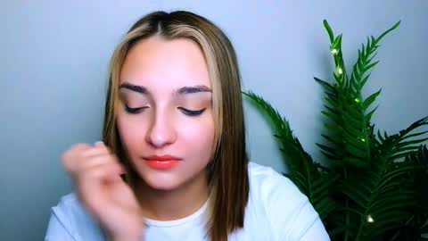 Snapshot of veryveryshygirl chatting on January 2026 05:27:02 PM Ana online show from January 2026 05:27:02 PM