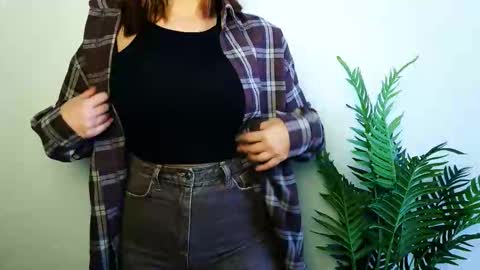 Snapshot of veryveryshygirl chatting on January 2026 01:02:02 PM Ana online show from January 2026 01:02:02 PM