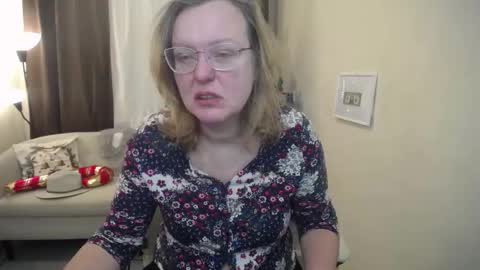 Snapshot of vestawoody chatting on December 2025 07:58:02 AM vestawoody online show from December 2025 07:58:02 AM