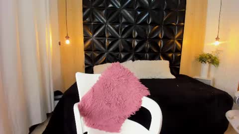 Snapshot of veyra_sereny chatting on July 2026 03:23:01 AM Vanesaa online show from July 2026 03:23:01 AM