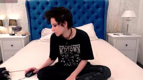 Via online show from October 2025 02:34:01 AM