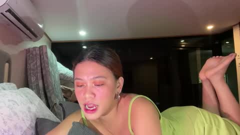 via_olala online show from December 2025 04:19:02 AM