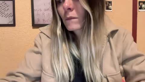 Snapshot of viajemos chatting on June 2026 02:38:01 AM papichulo y mamichula online show from June 2026 02:38:01 AM