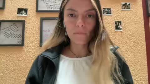 Snapshot of viajemos chatting on June 2026 10:16:01 PM papichulo y mamichula online show from June 2026 10:16:01 PM