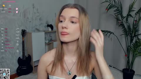 Snapshot of vibes_of_joy chatting on December 2024 08:25:02 PM Mikky online show from December 2024 08:25:02 PM
