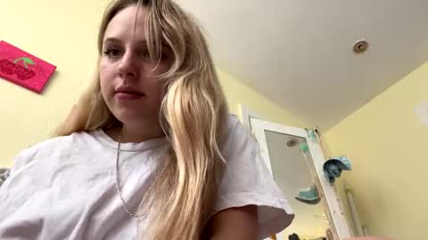 Snapshot of vibewild chatting on September 2025 07:25:01 PM nova online show from September 2025 07:25:01 PM