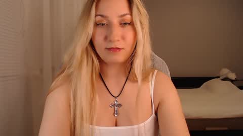 Snapshot of vibezgirl chatting on January 2025 06:40:01 PM Amelia online show from January 2025 06:40:01 PM