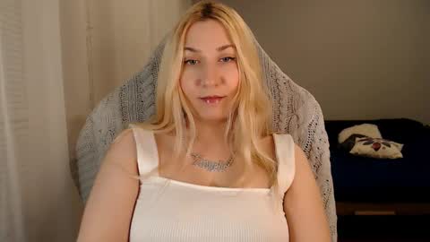 Snapshot of vibezgirl chatting on December 2025 05:53:02 PM Amelia online show from December 2025 05:53:02 PM