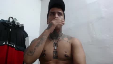 Snapshot of vicctorzc chatting on November 2025 09:03:02 PM Victor cardenas online show from November 2025 09:03:02 PM