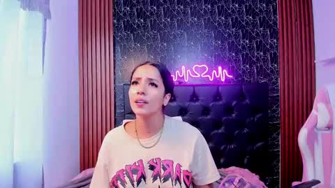 Snapshot of vichy_evans chatting on March 2025 07:42:02 PM Vichy Everyday From 1400 to 2130 Col Time online show from March 2025 07:42:02 PM