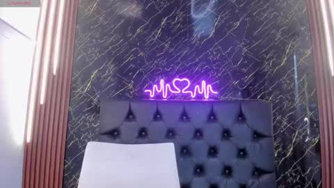 Snapshot of vichy_evans chatting on October 2025 07:52:01 PM Vichy Everyday From 1400 to 2130 Col Time online show from October 2025 07:52:01 PM