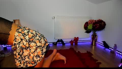 Snapshot of viciousqueen chatting on November 2025 04:50:01 PM ViciousQueenu can call me Laura online show from November 2025 04:50:01 PM