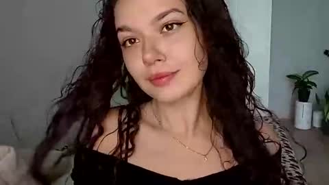 Snapshot of vicki_queen chatting on July 2026 05:01:01 AM Lina online show from July 2026 05:01:01 AM
