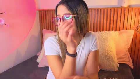 Snapshot of vicky_bass chatting on September 2025 08:34:02 PM VICTORIA online show from September 2025 08:34:02 PM