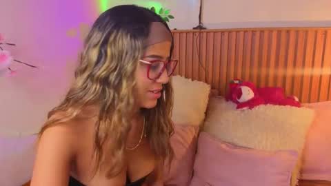 Snapshot of vicky_bass chatting on October 2025 08:28:02 PM VICTORIA online show from October 2025 08:28:02 PM