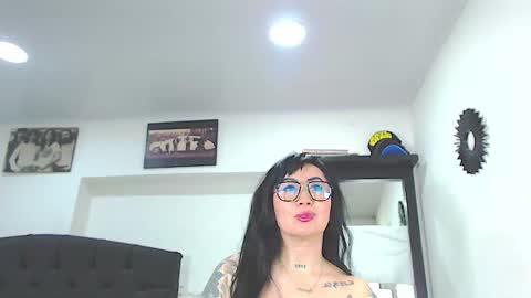 Snapshot of vicky_hotmilf chatting on September 2025 11:33:02 AM Vicky online show from September 2025 11:33:02 AM