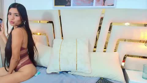 Snapshot of vicky_milk chatting on November 2025 05:24:01 PM Vicky online show from November 2025 05:24:01 PM