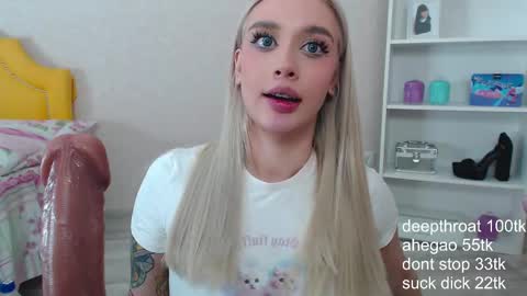 Snapshot of vickyfuckingdoll chatting on February 2025 06:00:01 PM vickyfuckingdoll online show from February 2025 06:00:01 PM