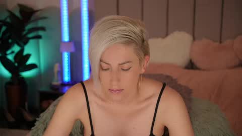 vickysecret96 online show from April 2026 03:07:01 PM