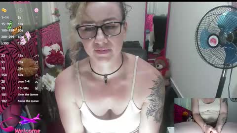 Valentina online show from October 2025 07:55:01 PM