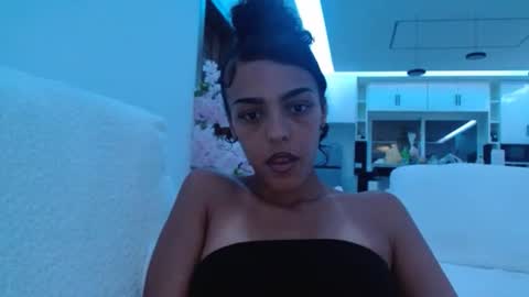 Snapshot of vickyyyx chatting on June 2026 12:02:01 AM Goddess Victory online show from June 2026 12:02:01 AM