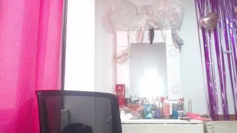 Snapshot of victoria25_meester chatting on February 2025 04:05:01 PM Hi guys Im victoria Be the one who can control me in PVT online show from February 2025 04:05:01 PM