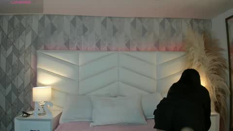 victoria___jonnes online show from October 2025 11:41:02 AM