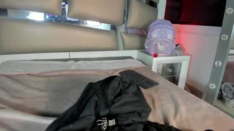 Victoria online show from November 2025 05:39:01 AM