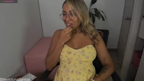 Victoria Santos online show from February 2026 10:28:02 PM