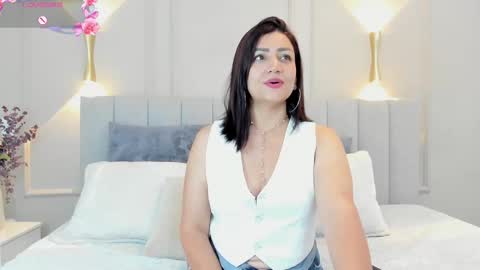 Snapshot of victoria_bourne chatting on October 2025 07:11:01 PM victoria online show from October 2025 07:11:01 PM