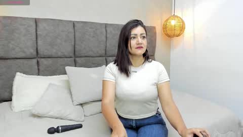 Snapshot of victoria_bourne chatting on November 2025 12:18:01 PM victoria online show from November 2025 12:18:01 PM